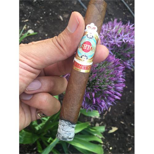 Ashton Symmetry Prestige 6 3/4 * 49