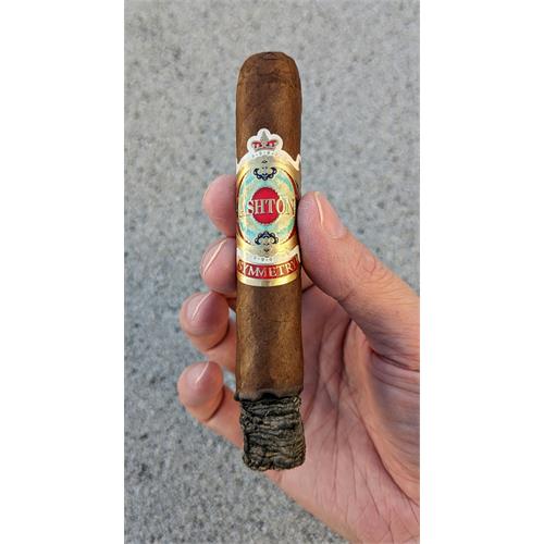 Ashton Symmetry Robusto 5  * 50