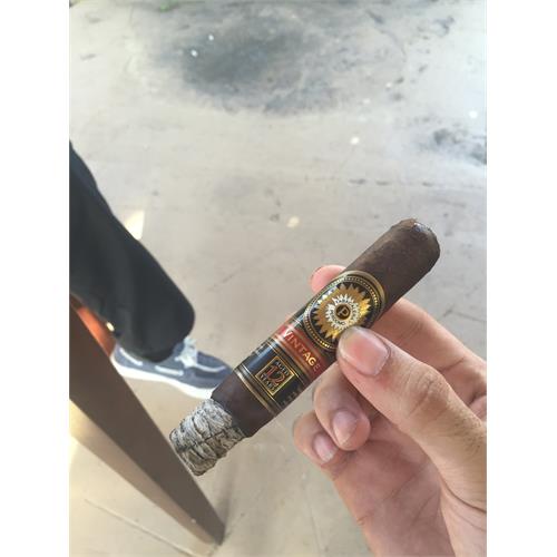 Perdomo Double Aged 12 Year Maduro Robusto 5  * 56