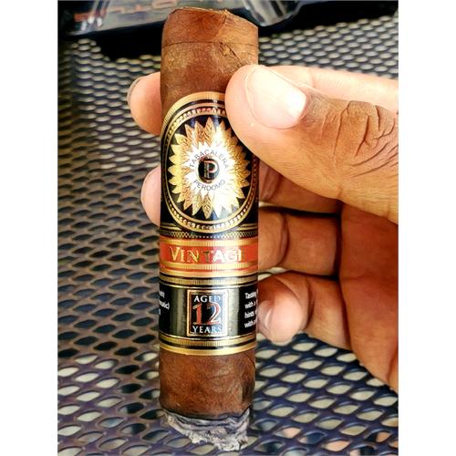 Perdomo Double Aged 12 Year Maduro Robusto 5  * 56