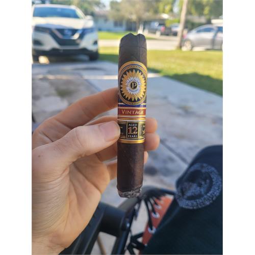 Perdomo Double Aged 12 Year Maduro Robusto 5  * 56