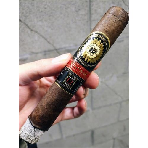 Perdomo Double Aged 12 Year Maduro Epicure 6  * 56