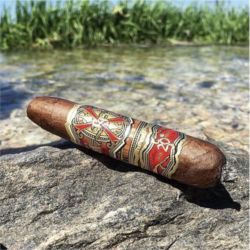 Arturo Fuente Opus X Love Affair 4 1/2 * 52