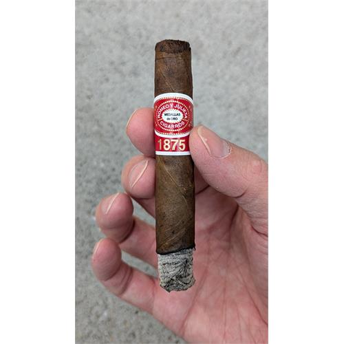 Romeo y Julieta 1875 Petite Bully 4  * 38