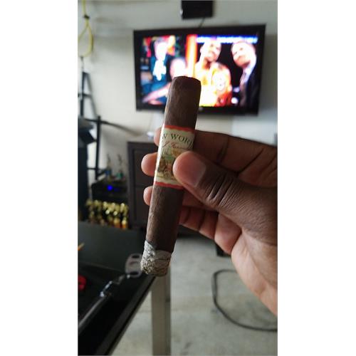 New World Navegante Robusto 5 1/2 * 55