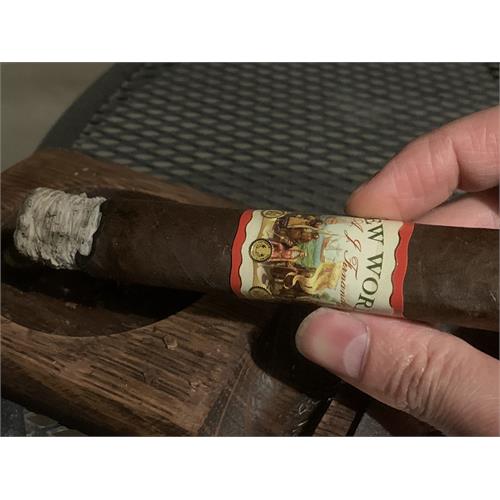 New World Navegante Robusto 5 1/2 * 55