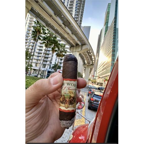 New World Gobernador Toro 6 1/2 * 55