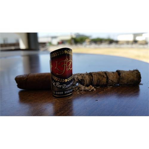 La Flor Dominicana Cameroon Cabinet No. 3 4 3/4 * 40