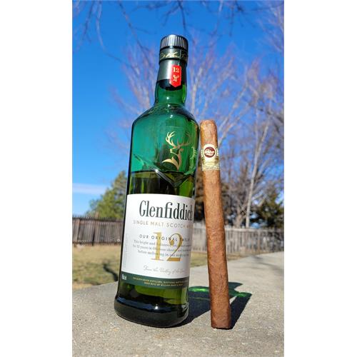 Padron 1964 Anniversary  A  Natural 8 1/4 * 50