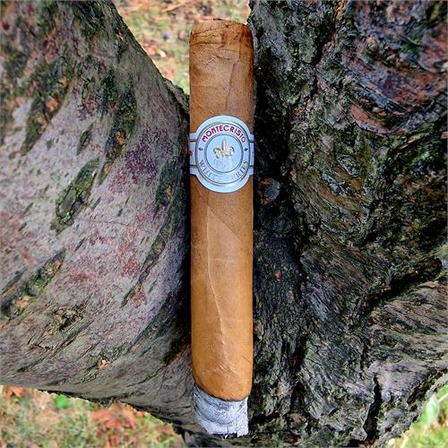 Montecristo White Vintage Connecticut No. 3 5 1/2 * 44