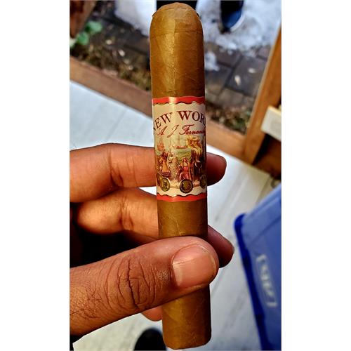 New World Connecticut Robusto 5  * 50