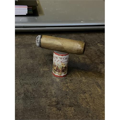 New World Connecticut Corona Gorda 5 1/2 * 46