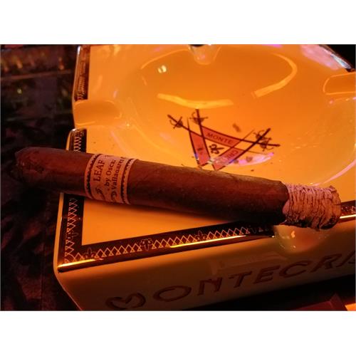 Leaf by Oscar Maduro Toro 6  * 52