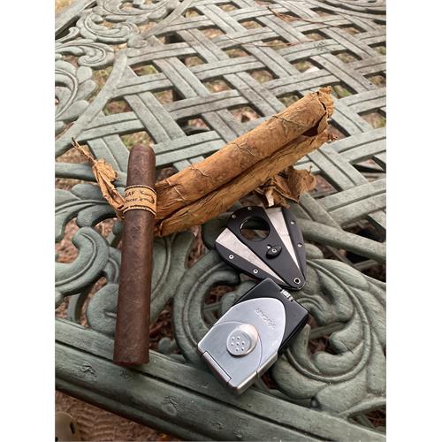 Leaf by Oscar Corojo Toro 6  * 52