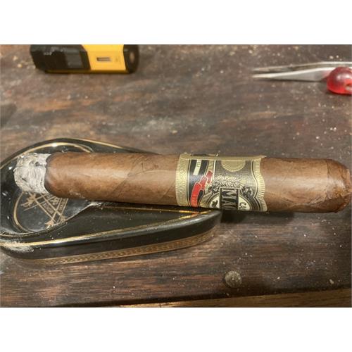 Casa Magna Colorado Robusto 5 1/2 * 52