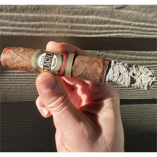 Casa Magna Colorado Robusto 5 1/2 * 52