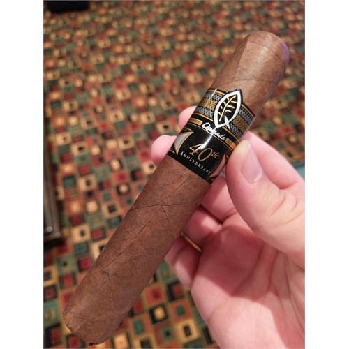 Quesada 40th Anniversary Robusto 5  * 52