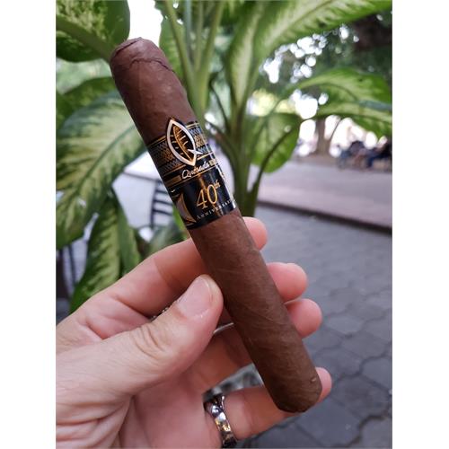 Quesada 40th Anniversary Robusto 5  * 52