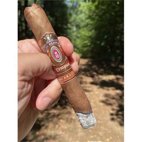 Alec Bradley Tempus Nicaragua Toro 6  * 52