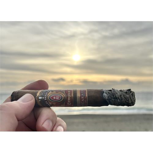 Alec Bradley Tempus Nicaragua Toro 6  * 52