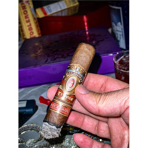 Alec Bradley Tempus Nicaragua Robusto 5  * 50