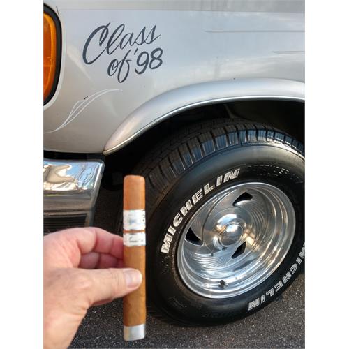 Recluse Amadeus White Toro 6 1/4 * 50