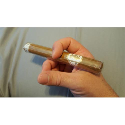 Liga Undercrown Connecticut Shade Corona 5 5/8 * 46