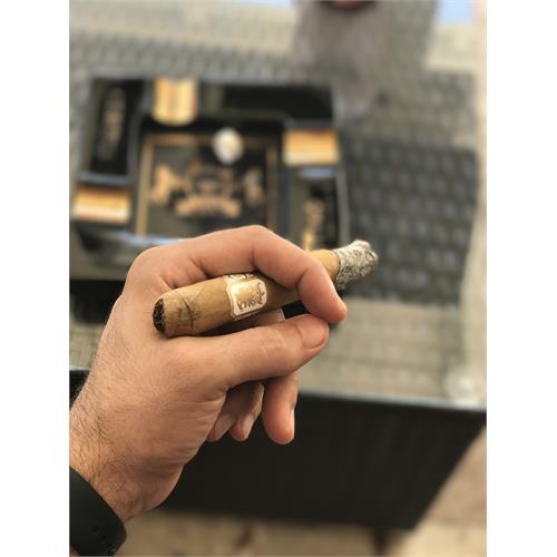 Liga Undercrown Connecticut Shade Corona 5 5/8 * 46