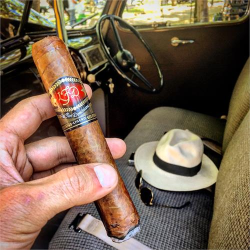 La Flor Dominicana Ligero Natural L-Granu 6  * 64