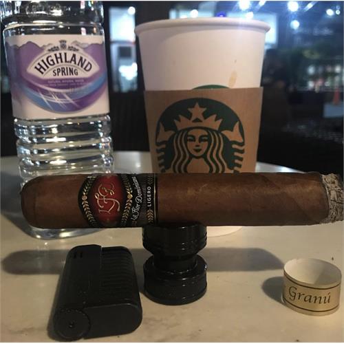 La Flor Dominicana Ligero Natural L-Granu 6  * 64