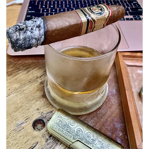 Arturo Fuente Don Carlos Eye of the Shark 5 3/4 * 52