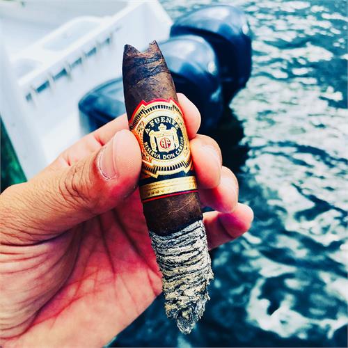 Arturo Fuente Don Carlos Eye of the Shark 5 3/4 * 52