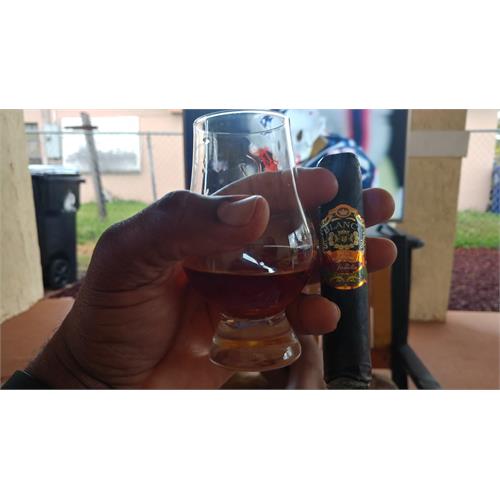 Blanco Liga Exclusiva de Familia Maduro Gran Toro 6 1/4 * 60