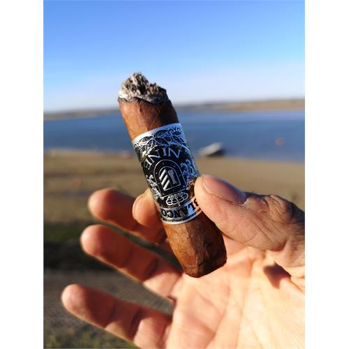 Blanco Nine Robusto 5  * 52