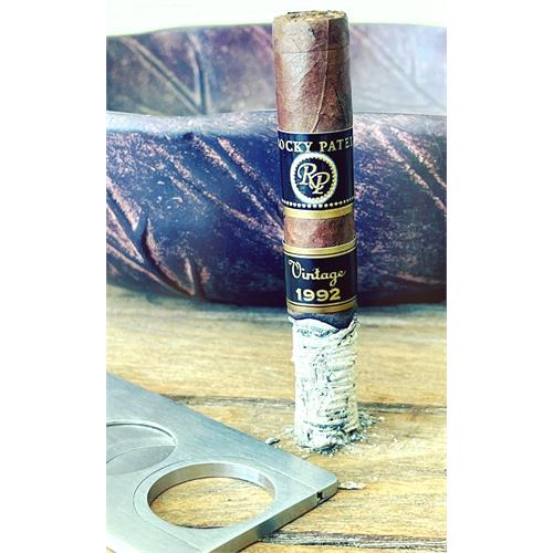 Rocky Patel Vintage 1992 Juniors 4  * 38