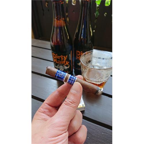 Rocky Patel Vintage 2003 Juniors 4  * 38