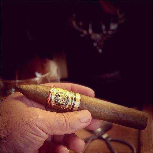 Arturo Fuente Don Carlos Belicoso 5 3/8 * 52