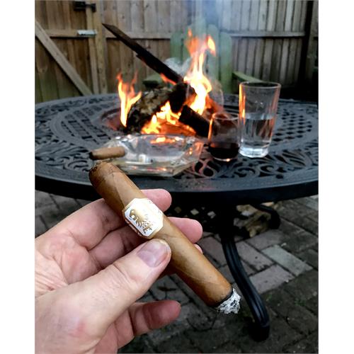 Liga Undercrown Connecticut Shade Gran Toro 6  * 52