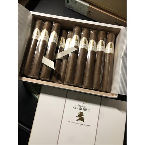 Davidoff Winston Churchill Petit Corona 4 1/2 * 41