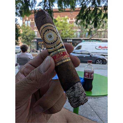 Perdomo 20th Anniversary Maduro R556 5  * 56