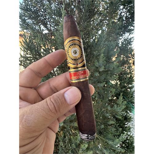 Perdomo 20th Anniversary Maduro Torpedo 6 1/2 * 54
