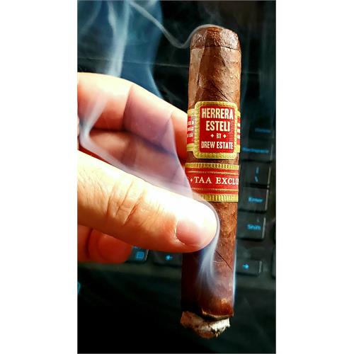 Herrera Esteli TAA Toro Exclusive 6  * 52