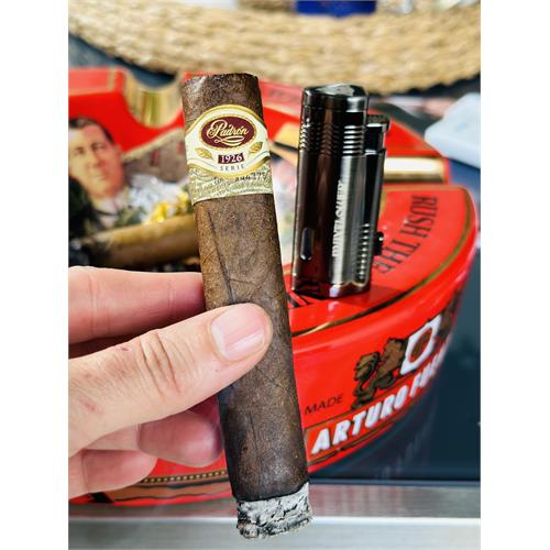 Padron 1926 Serie No. 48 Natural 5 1/2 * 60