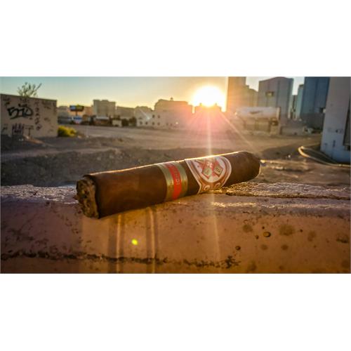 Hoyo La Amistad Robusto 5  * 54
