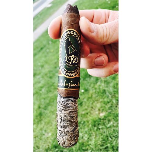 La Flor Dominicana Andalusian Bull 6 1/2 * 64