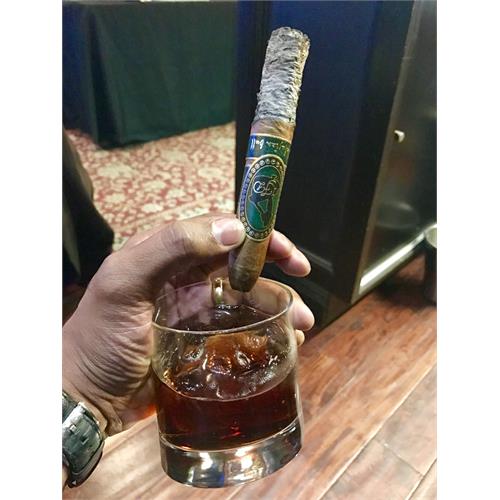 La Flor Dominicana Andalusian Bull 6 1/2 * 64