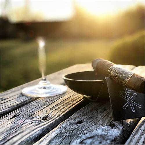 La Flor Dominicana Andalusian Bull 6 1/2 * 64