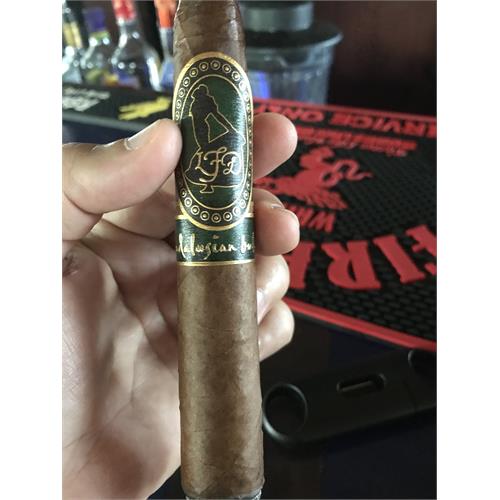 La Flor Dominicana Andalusian Bull 6 1/2 * 64