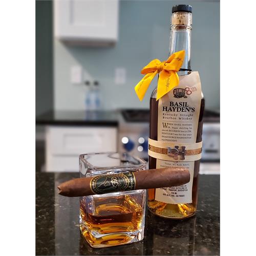 La Flor Dominicana Andalusian Bull 6 1/2 * 64