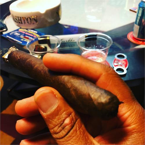 Gurkha Black Dragon Special Edition Tubo 7 1/2 * 52